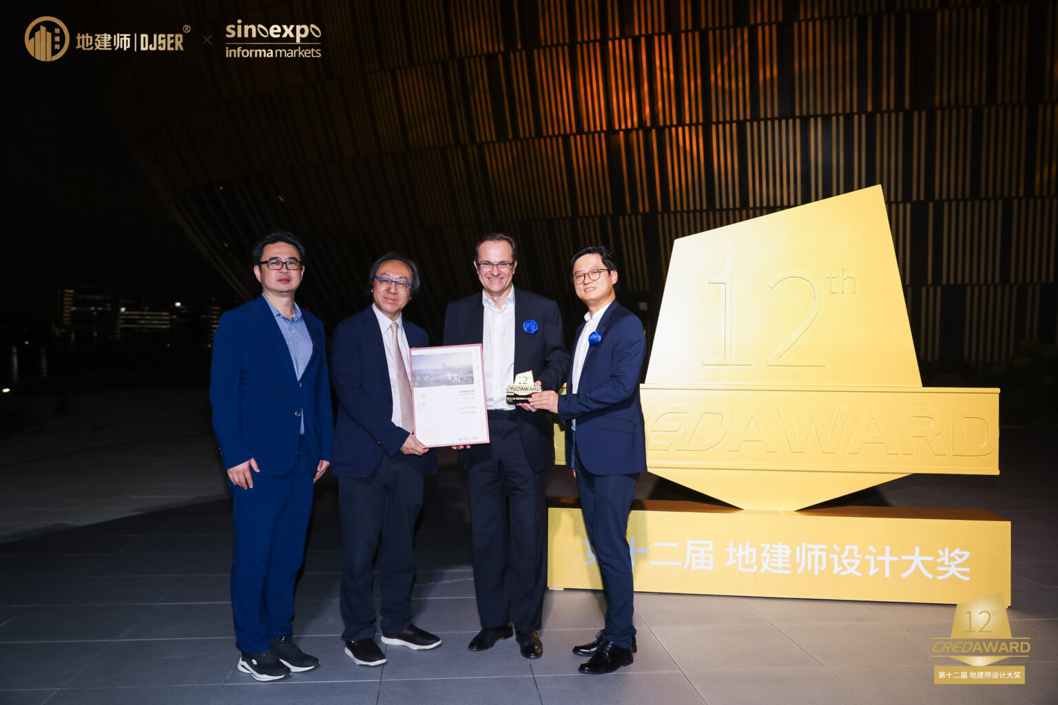 Awards_Group_8Y8A7235_compressed-1536x1024.jpg